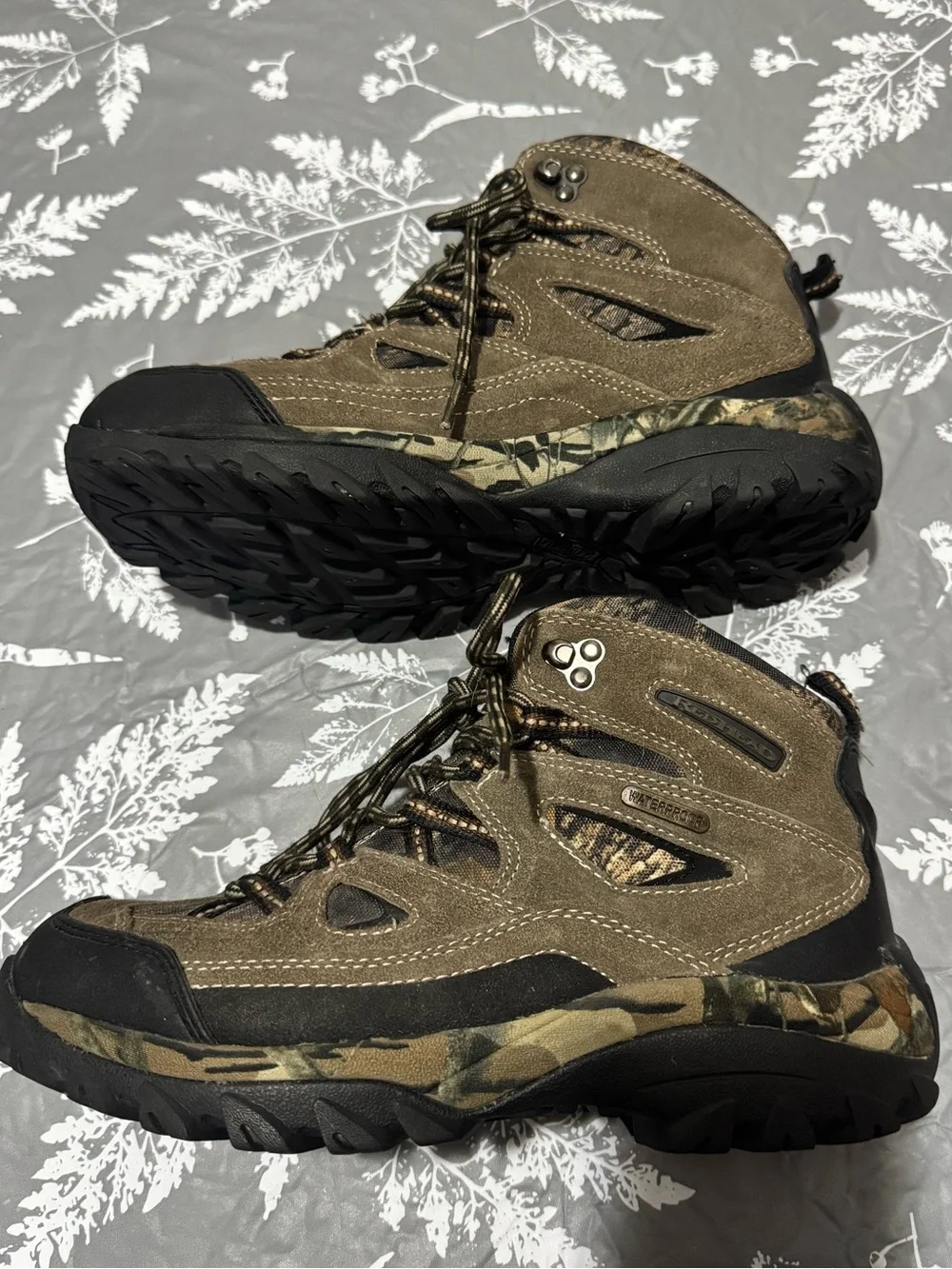 REDHEAD Men’s Size 8M Granite Waterproof Hiking Boots  Camo Worn Twice.